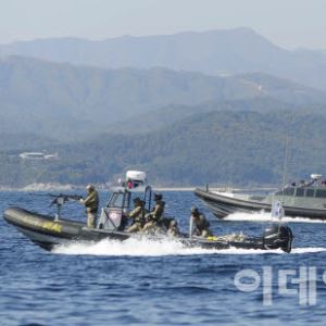 동해 NLL 실종 해군 시신 수습…軍, 민간 경찰과 합동조사