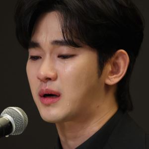 김수현, 연기 복귀도 가능할까…업계 "로맨스는 어려울듯"