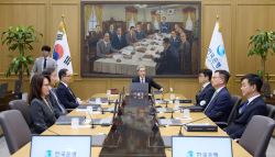 본격적인 통화정책 전환…한은, 3년 6개월 만에 금리 인상(상보)