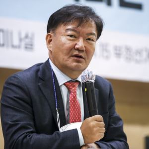 '부정선거' 강연 중 쓰러진 민경욱, 의식 회복…뇌출혈 수술