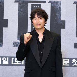 '아파트' 흥행 이끄는 지성, 이번엔 '뉴스룸' 뜬다