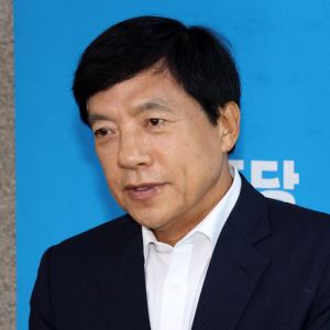 14명 중 8명만 산다…민주 최고위원 예비경선 '계파전' 격화