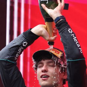 '19세  F1 신성' 안토넬리, 르클레르 제치고 시즌 6승 달성
