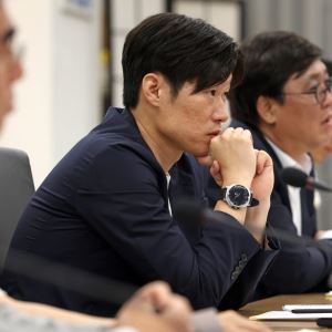 "박지성이 뭘 안다고" 발언에... 박지성 "위치에 안 맞는 행동"