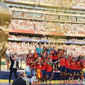 '가장 상업적인 월드컵' 승자는 FIFA와 베컴·패자는 축구 팬
