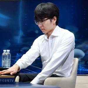 신진서, 최강 AI 카타고 꺾었다…1패 뒤 2연승 ‘인간의 역전승’