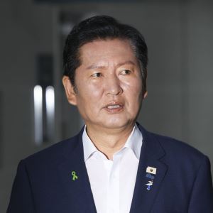정청래 탄 차량 습격당해..."참담하고 서글퍼"