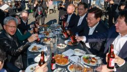 “맥주 한 병 더?” 젠슨 황 농담…1375조 AI 협력 뒷이야기