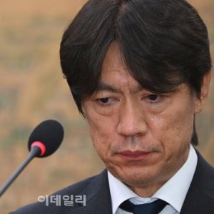 청문회 선 홍명보 “연봉 38억원 아냐, 훨씬 적다”