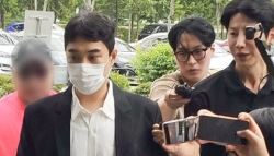 '아동 성매매' 혐의 최영중 휴대전화 열어보니…여성 나체 사진