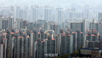 세금으로 기존 집 내놓게 하고…그린벨트로 영끌 공급