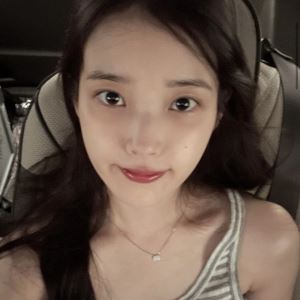 아이유, 이종석 결별 후 첫 SNS에…전 연인 장기하 노래 선곡