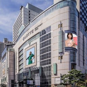 롯데쇼핑, 영업익 121% 급증…백화점·홈쇼핑이 이끈 실적 반등(종합)