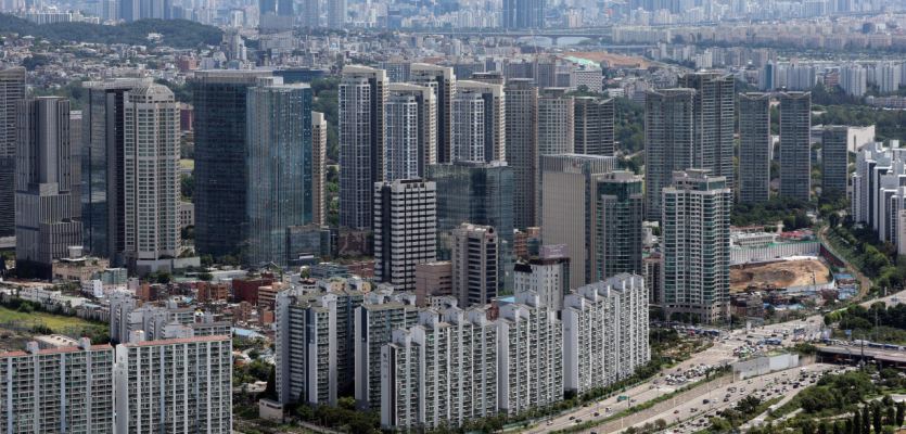"일단 스테이"…규제 쏟아지자 아파트 입주전망 '뚝'
