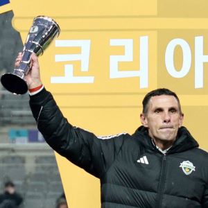 日 매체 "한국 축구대표팀 임시 사령탑에 포옛 감독 유력"