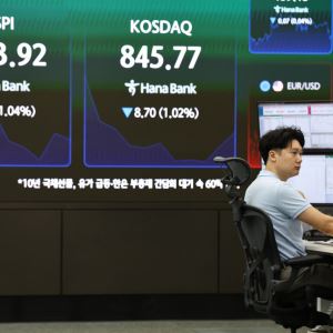 "불안은 끝나지 않았지만 반등은 시작...코스피 √형 반등"