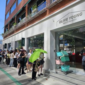 “친구가 꼭 가보랬어요”…올리브영 뷰티맨션에 몰려든 외국인들