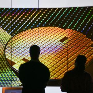 삼성·TSMC 손 뗀 구형 반도체, 공급난에 가격 줄인상