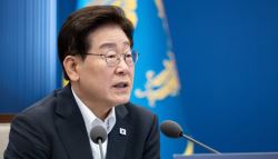 李 부정평가가 긍정평가 역전…첫 '데드크로스'[한국갤럽]