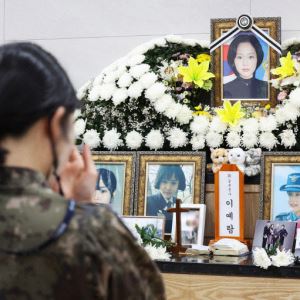 [그해 오늘] 군검사들이 나눈 '수상한 대화'…혼자서 다 만든 변호사