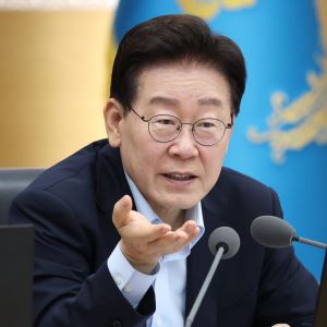 “기어다녀라” “버스하우스 공급”…민심 긁은 ‘말·말·말’[부동산취재로그]