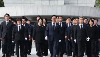 국립현충원 참배 마친 김민석 민주당 대표와 신임 지도부
