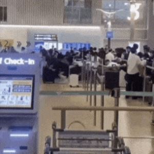 '우르르' 중국인 집단 새치기에...인천공항 칼 뺐다
