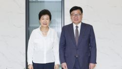 진통제 유세했던 박근혜, 정점식에 보수 허물어져 못 견뎌