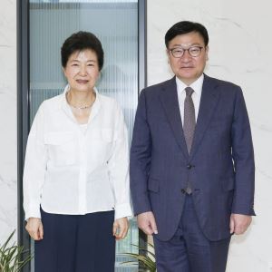 진통제 유세했던 박근혜, 정점식에 "보수 허물어져 못 견뎌"