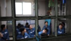 나보다 잘 먹네…교도소 치킨·피자 식단표 '시끌'