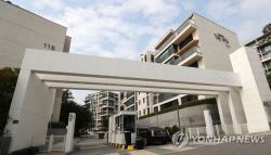 200억 집 사고 100억 꾸몄다…회장님은 '공짜살이'