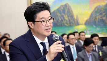 [단독]사재 담보로 홈플 위기 넘긴 김병주 회장, 500억 대출 조건 조정