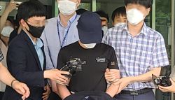 [그해 오늘] ‘21만명 분노' 영아 강간·살해 계부…법정서 “만취” 주장