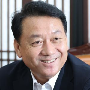 "민주 전대가 DJ·盧적자논쟁 할 때였나...청년세대 주인공으로 만들어야"