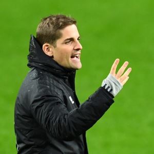 '선수 보다 지도자 먼저' 한국 축구 지휘봉 잡게 된 모레노 누구?