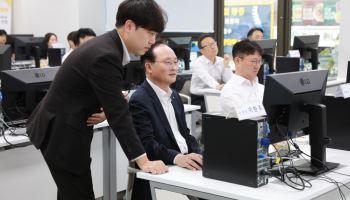 국민은행 ‘전사 AI 전환’ 시동…경영진 실습 교육 실시
