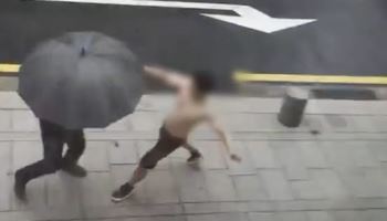 엄마 기절할 때까지 폭행, 경찰도 때린 20대男 구속