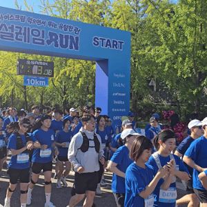“뜨거운 10㎞ 끝엔 설레임”…3000명이 만든 파란 물결[르포]