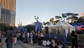 “4시간 기다려도 볼래요”…DDP 나온 서울패션위크, 잠실 '들썩'[르포]