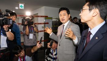 핸드볼 경기장 찾은 장동혁 대표