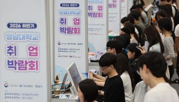 8월 취업자 18.4만명 증가…청년만 46개월째 '역주행'(종합)