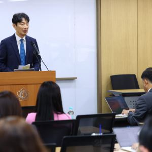 “형사책임 불가피”…중앙그룹 투자자들, 홍석현·홍정도 고소(종합)