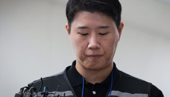 "가장 쌌을 뿐" vs "가족 배 불리기"…삼전 노조위원장 '장인 특혜' 논...