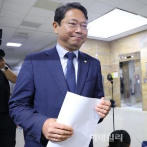 김승원이 봤다는 '치료효과 자료'…알고보니 정식 논문 아니었다