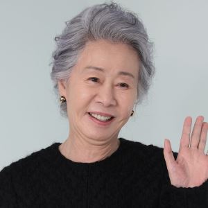 윤여정, 에미상 여우조연상 불발됐지만…'성난 사람들2' 3관왕