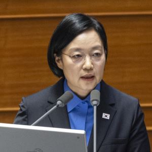직원의 한동훈 기자회견 개입에…한성숙 총리 "부적절 처신" 사과