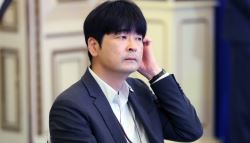 탁현민, 회견 앞둔 이 대통령에 “시사프로 진행자 5명과 대담” 제안