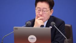 지지율 위기 속 입 여는 李…연임·공소취소 등 답한다(종합)