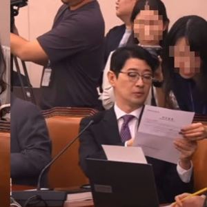 주진우 뒤에서 ‘힐끔’ 수상하더니…“김승원 보좌진이 몰래 엿봐” 발칵