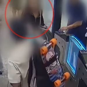 부정승차 딱 걸린 외국인 '인플루언서'...韓역무원 얼굴 박제